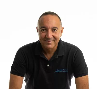 https://vilafortuny.com/wp-content/uploads/2022/09/dr-hussein-samir-bushnaq.webp
